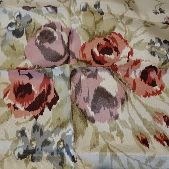 100% Silk Laura Ashley scarf 1970's vintage excellent condition 34 x 34 Italy - Picture 7 of 9